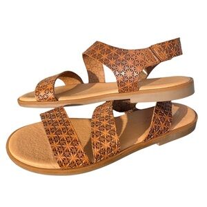 Eric Michael Made in Spain NWOB Floral Leather Sandals in Size 41 US 10.5